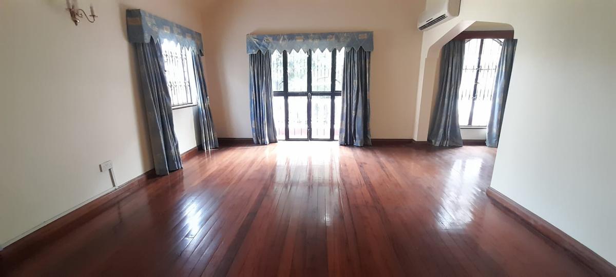 5 Bed Townhouse with En Suite at Nyari - 6