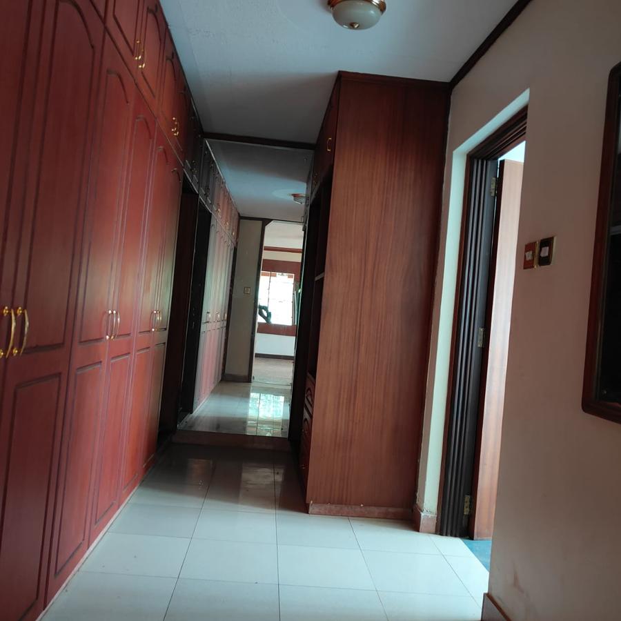 5 Bed House with En Suite at Un Avenue - 5