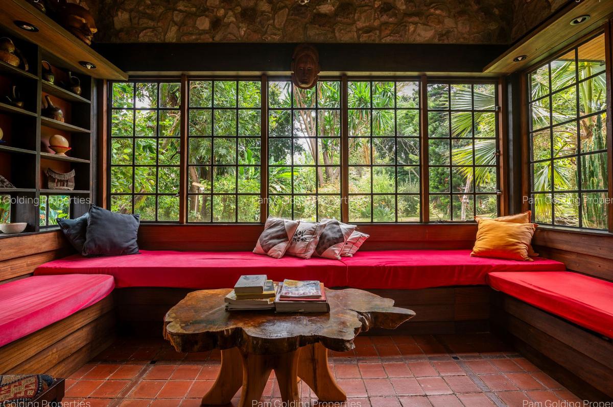 6 Bed House in Runda - 2