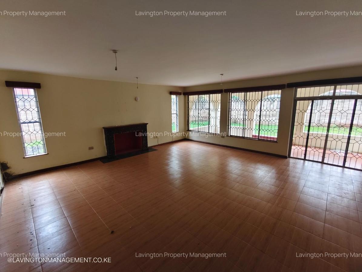 5 Bed House with En Suite at Lavington Green - 6