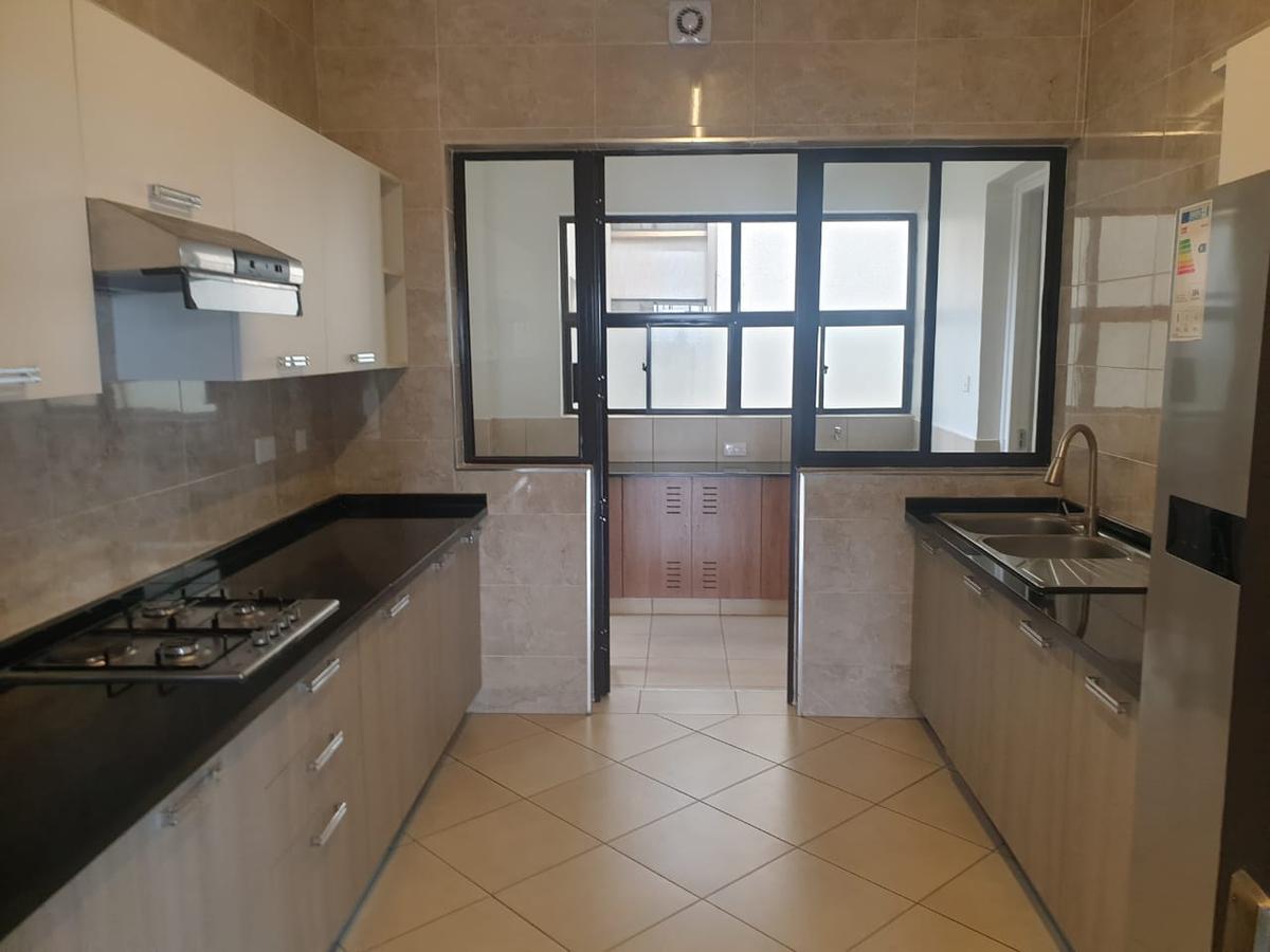 4 Bed Apartment with En Suite in Spring Valley - 13