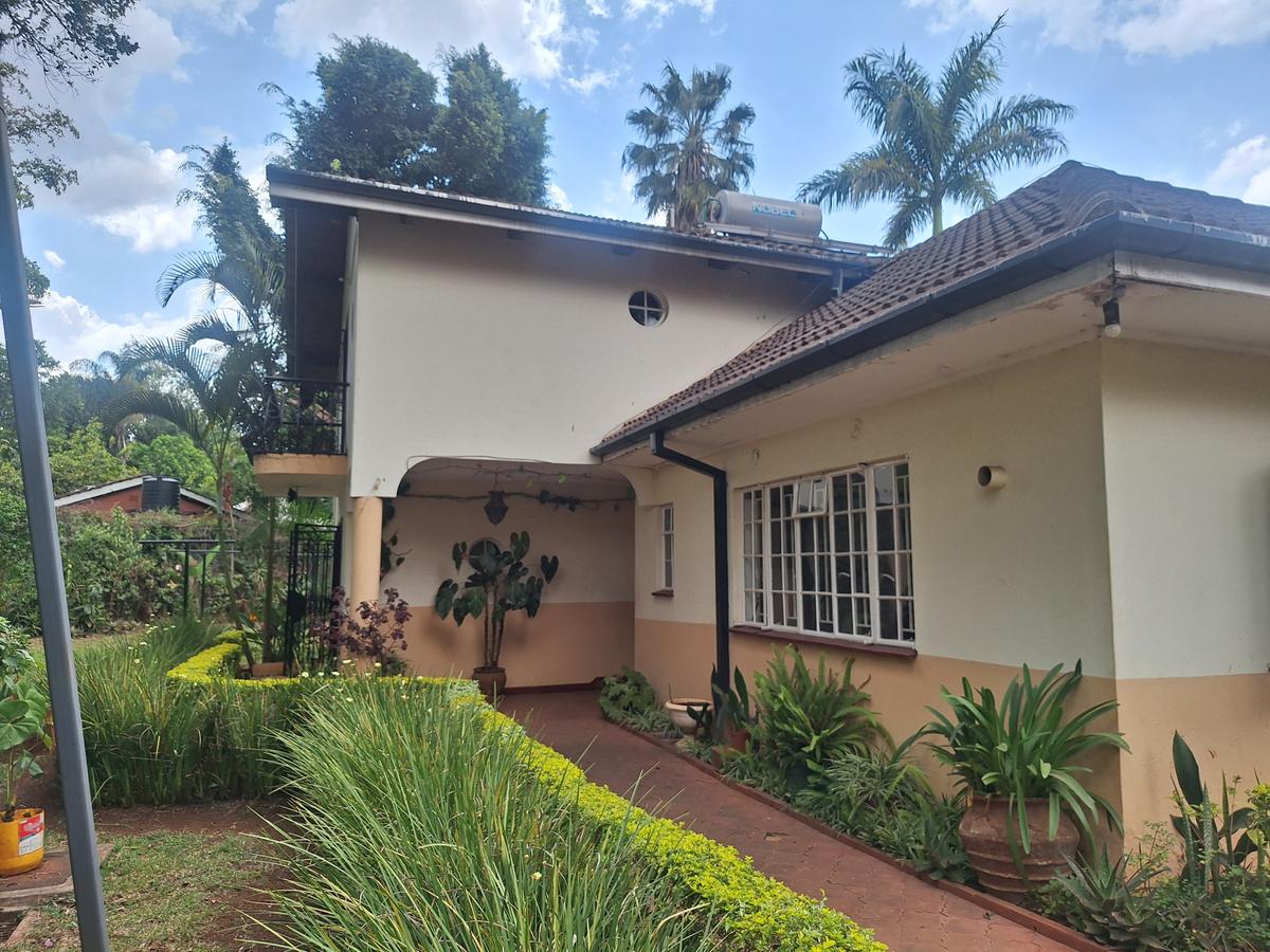 4 Bed House with En Suite in Lavington - 4