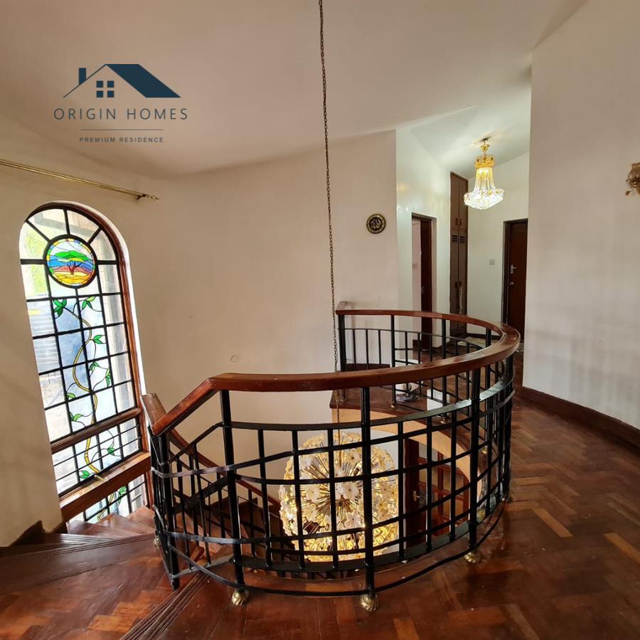 5 Bed Townhouse with En Suite at Lavington - 6