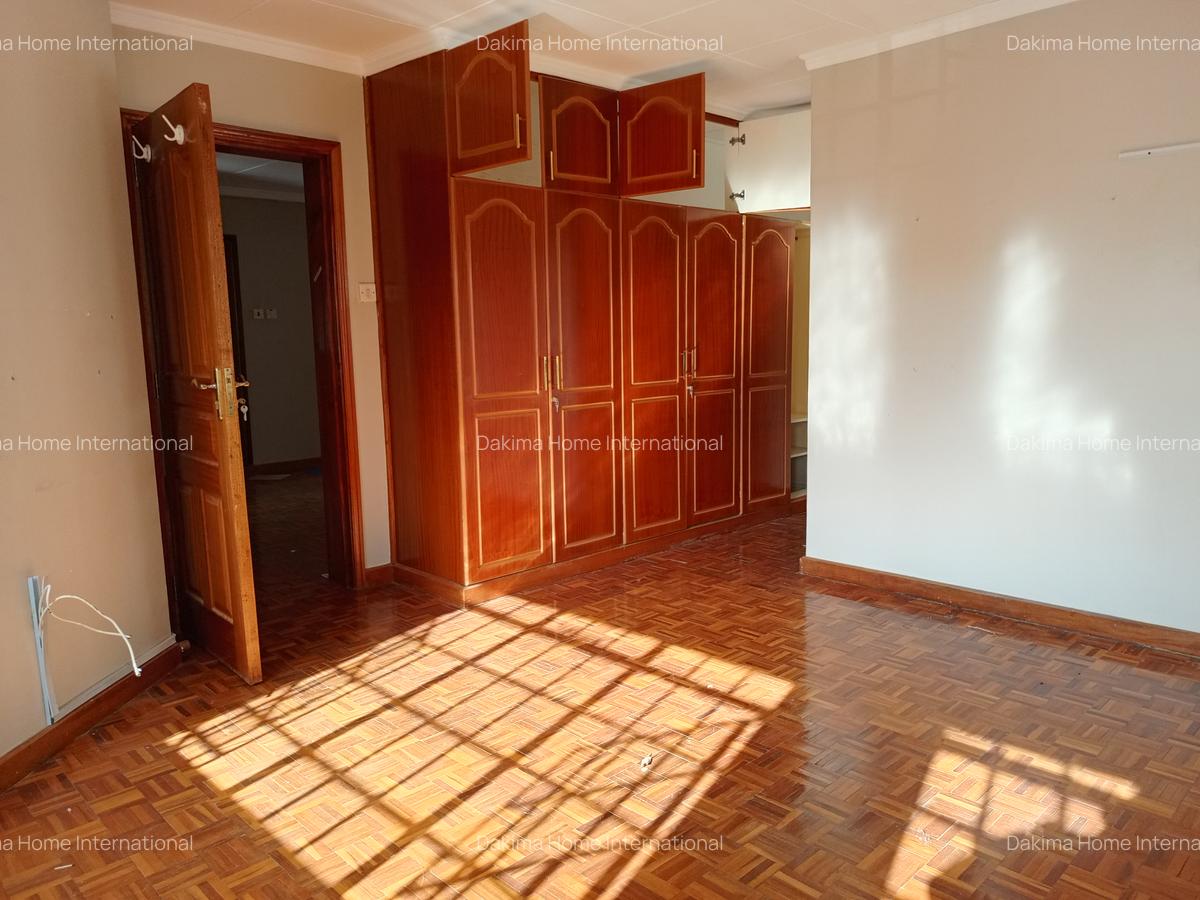 4 Bed Townhouse with En Suite in Spring Valley - 14