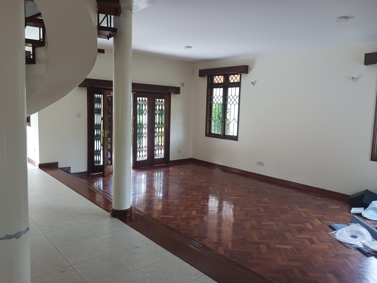 4 Bed House with En Suite at Lavington - 17