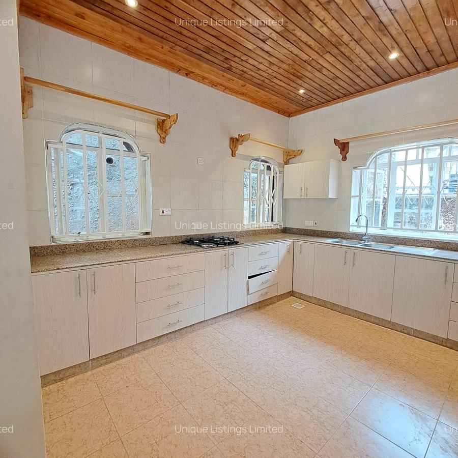 4 Bed Villa with En Suite in Spring Valley - 12