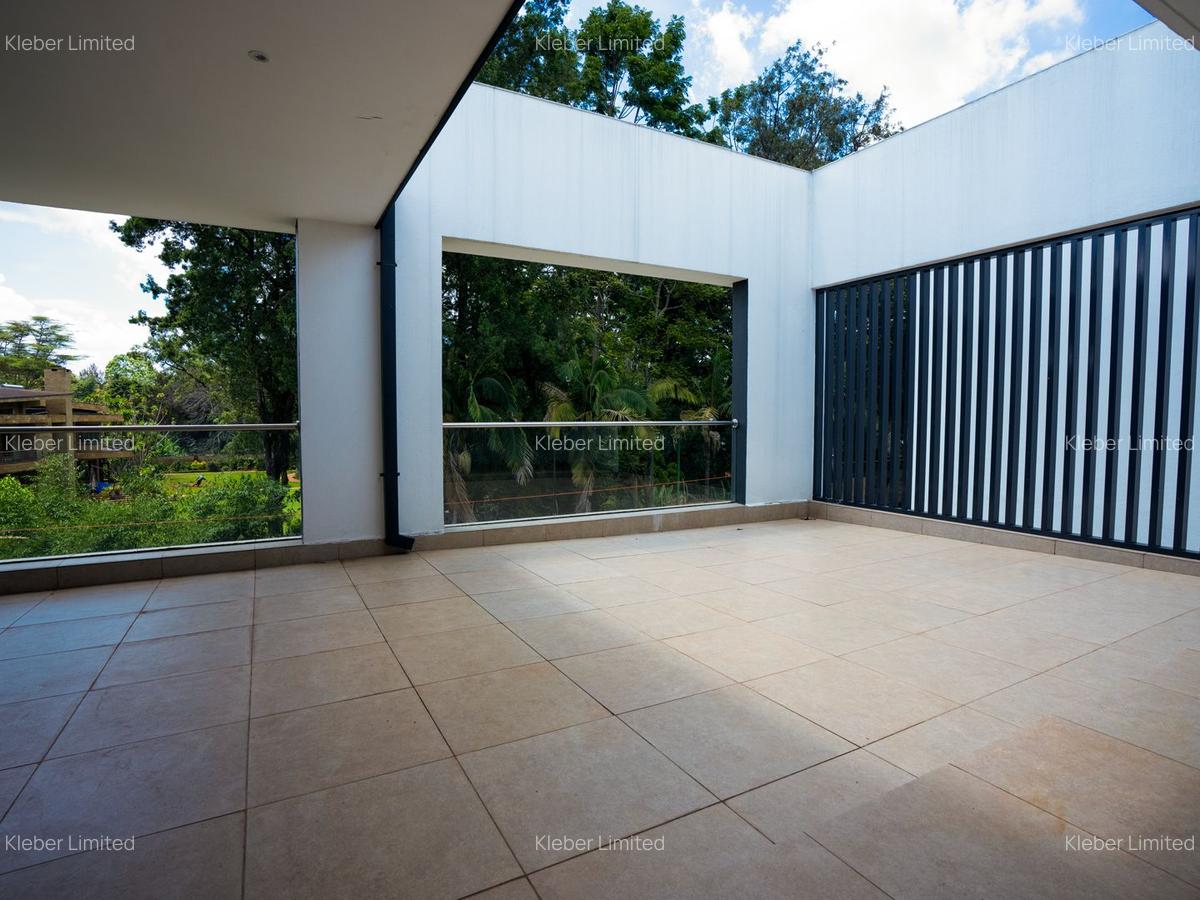 6 Bed House with En Suite in Kyuna - 9