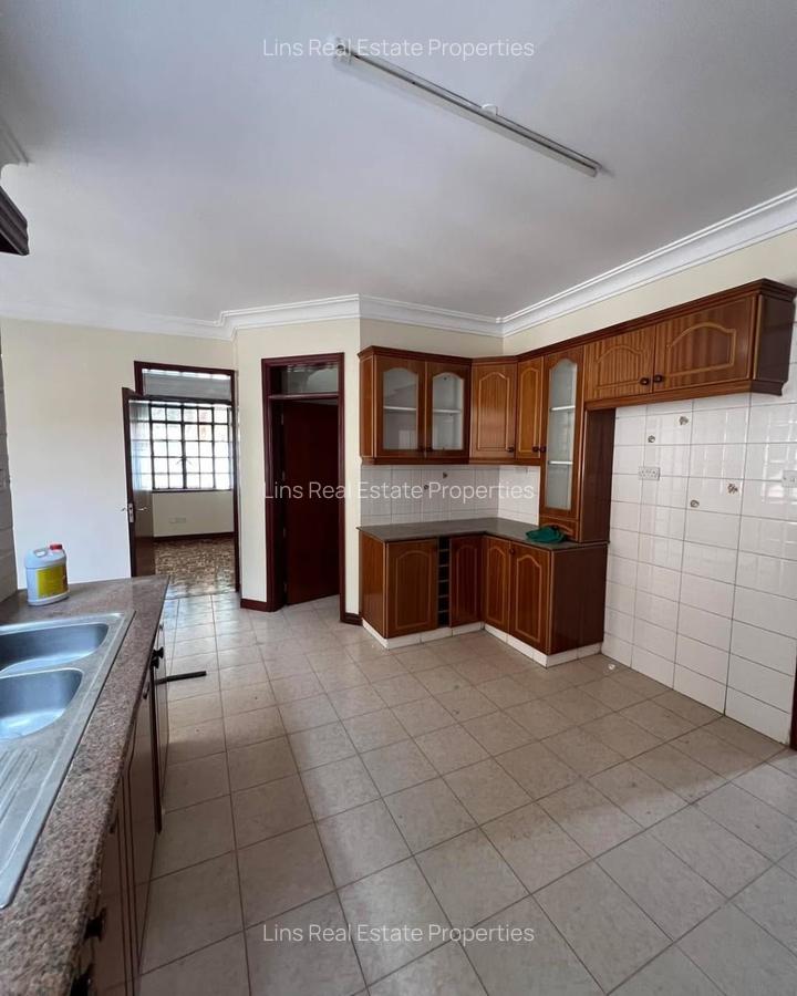 4 Bed Townhouse with En Suite in Lavington - 17