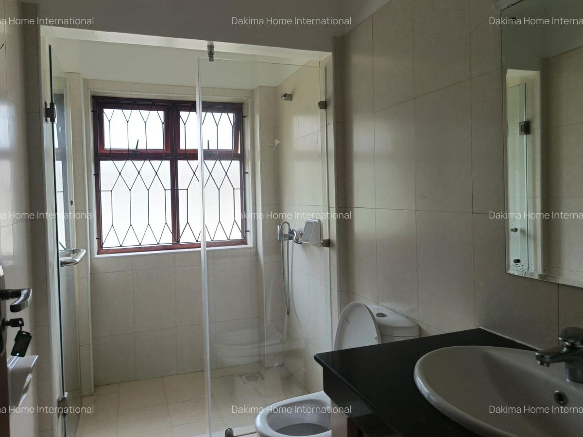 5 Bed Townhouse with En Suite in Runda - 11