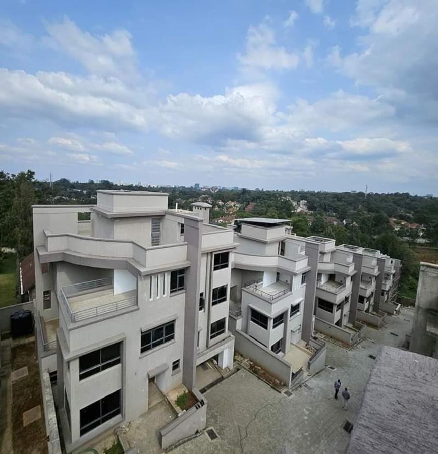 5 Bed Townhouse with En Suite in Lavington - 2