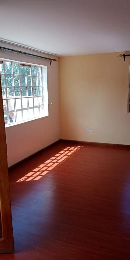 4 bed townhouse with en suite at banana rd