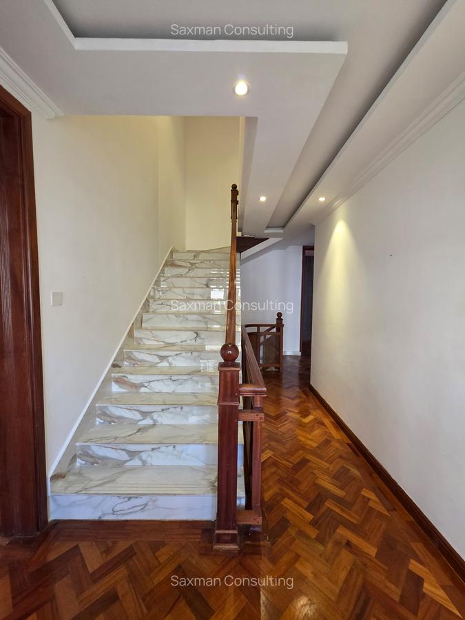 5 Bed Townhouse with En Suite in Lavington - 6