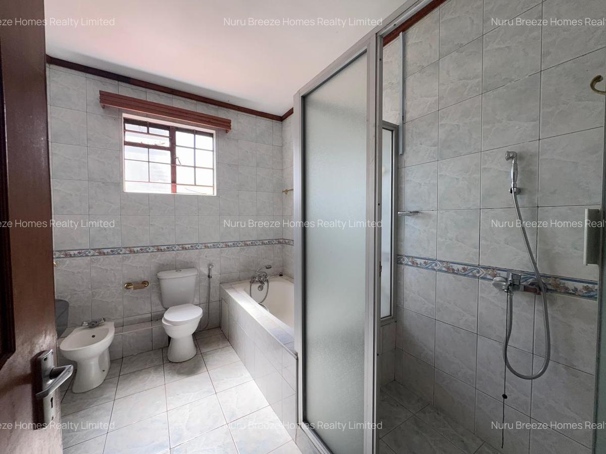 5 Bed House with En Suite in Runda - 17