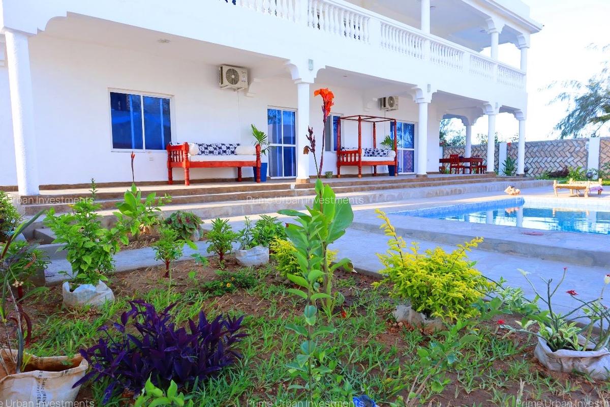 4 Bed Villa with En Suite at Watamu Beach - 4