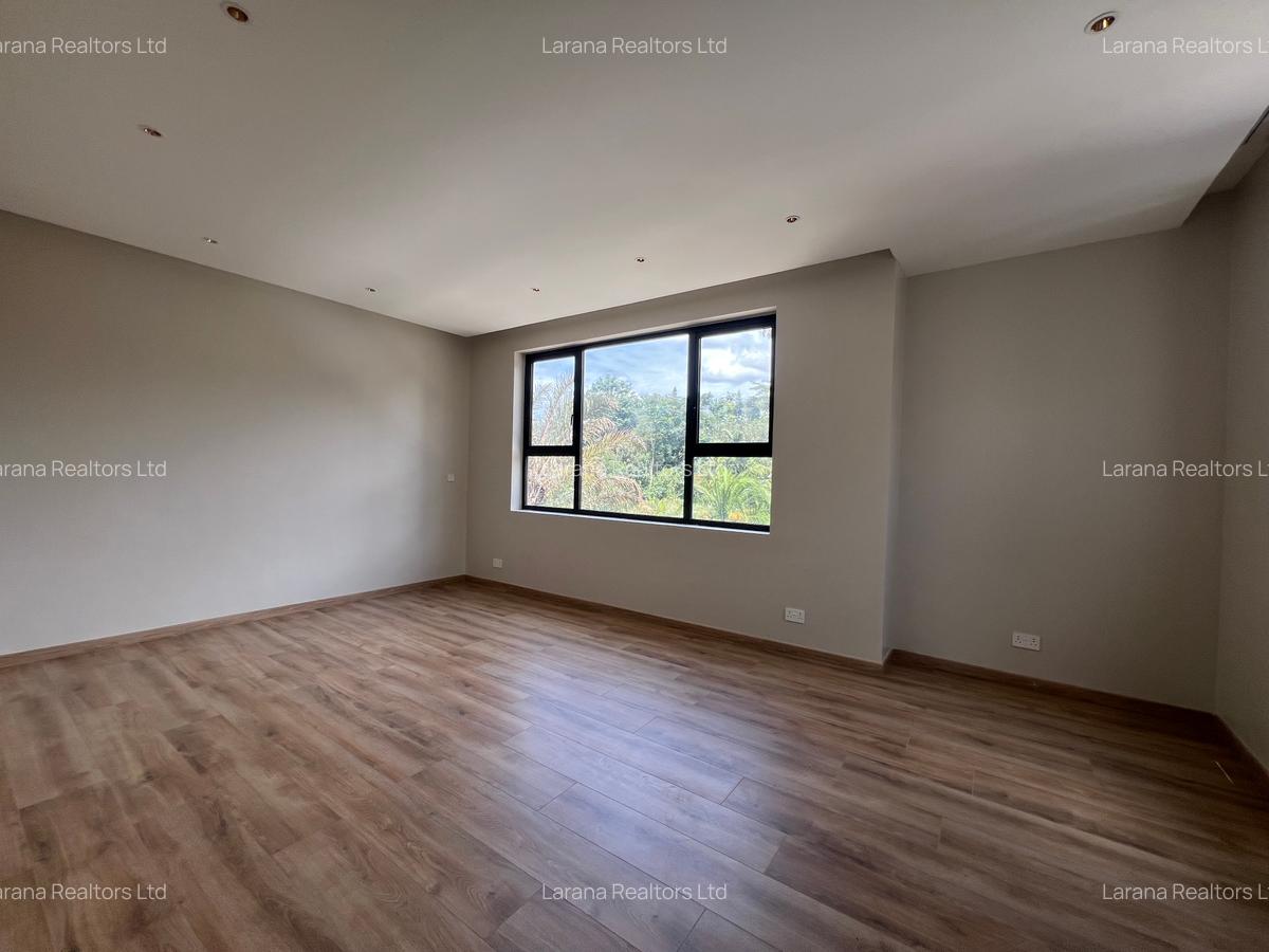 5 Bed Townhouse with En Suite at Manyani Cl - 11