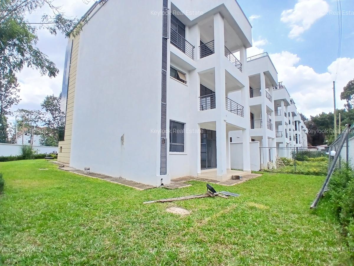 5 Bed Townhouse with En Suite at Lavington - 1