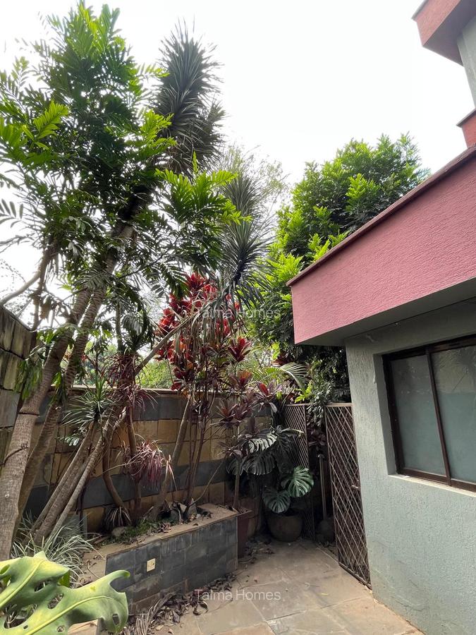 5 Bed Townhouse with En Suite at Lavi - 5