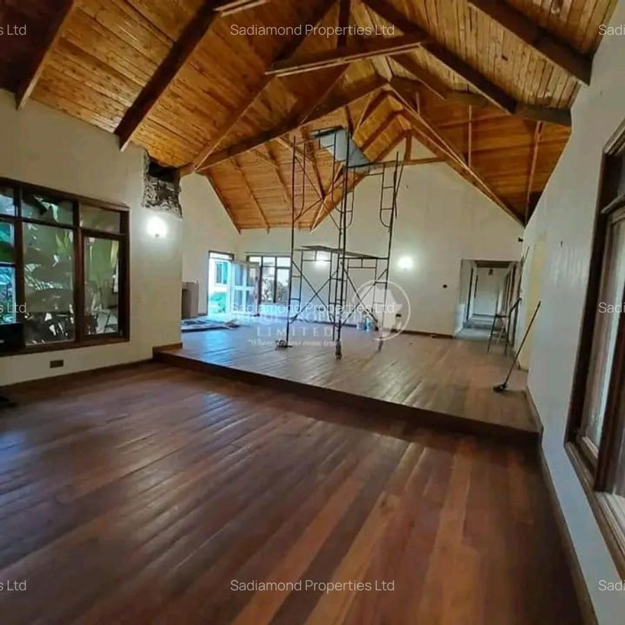 7 Bed House with En Suite in Ridgeways - 7