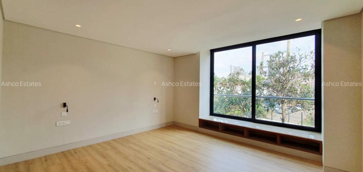 5 Bed Villa with En Suite in Westlands Area - 13