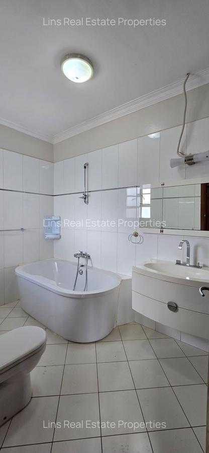 4 Bed House with En Suite in Runda - 17