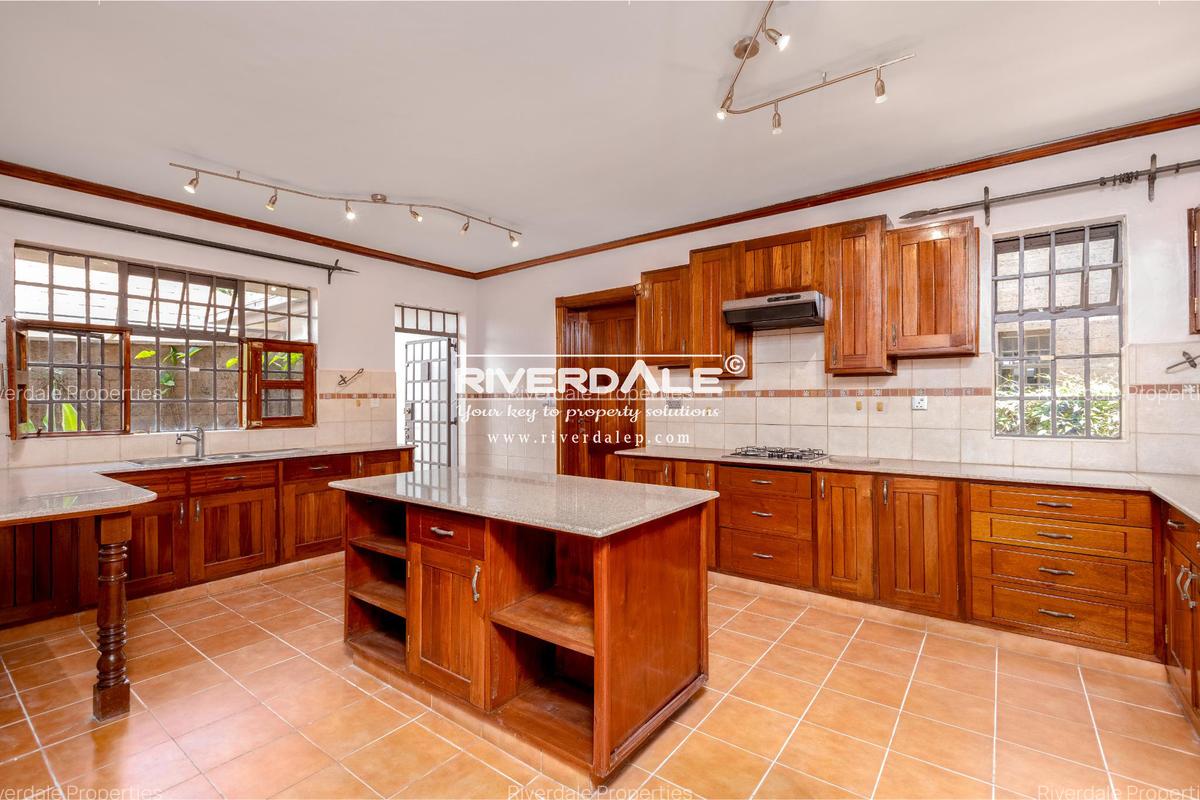 4 Bed Townhouse with En Suite in Westlands Area - 3