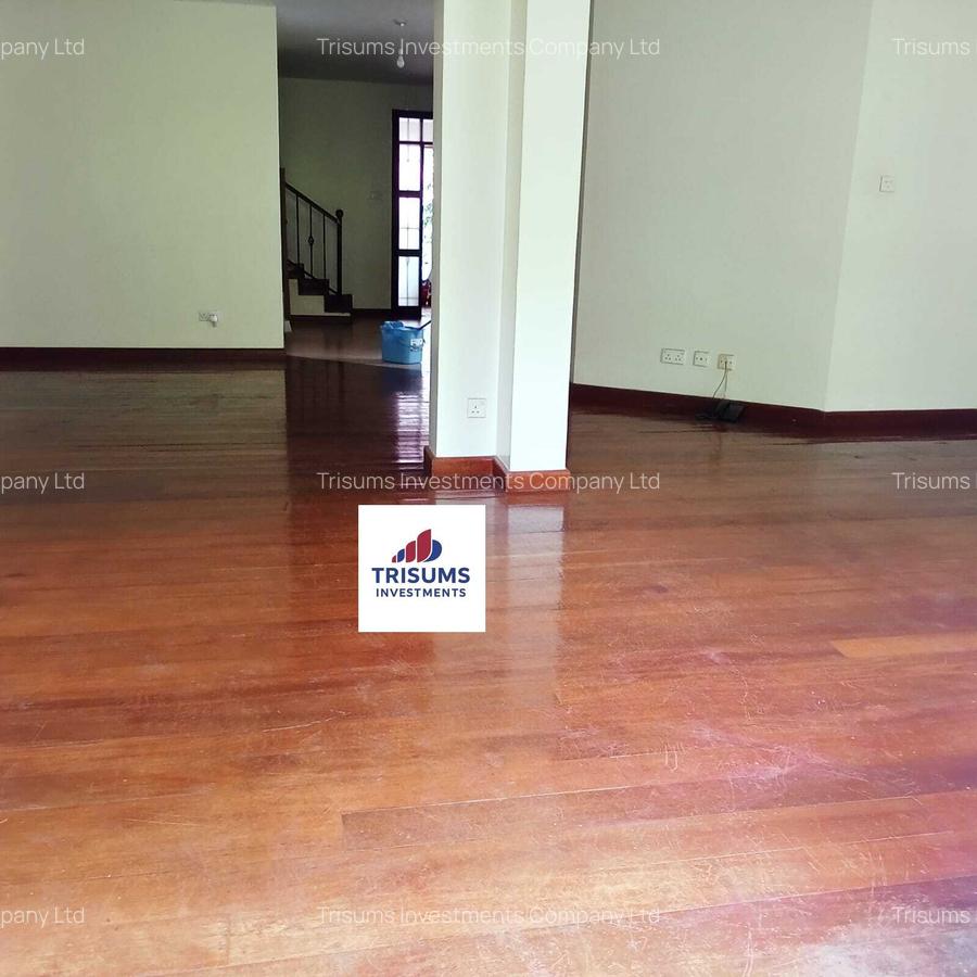 5 Bed Townhouse with En Suite at Grevellea Grove - 5