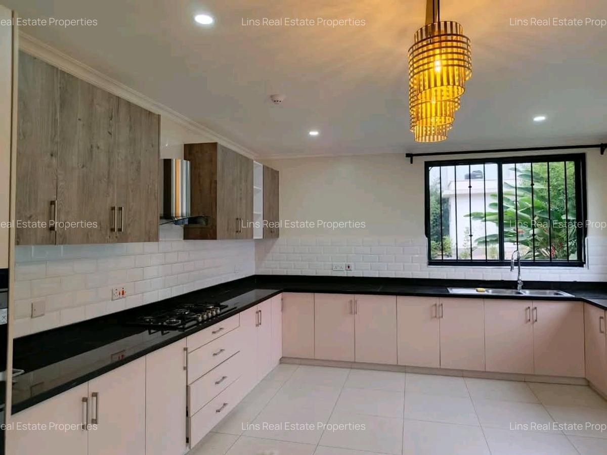 5 Bed Townhouse with En Suite in Loresho - 10