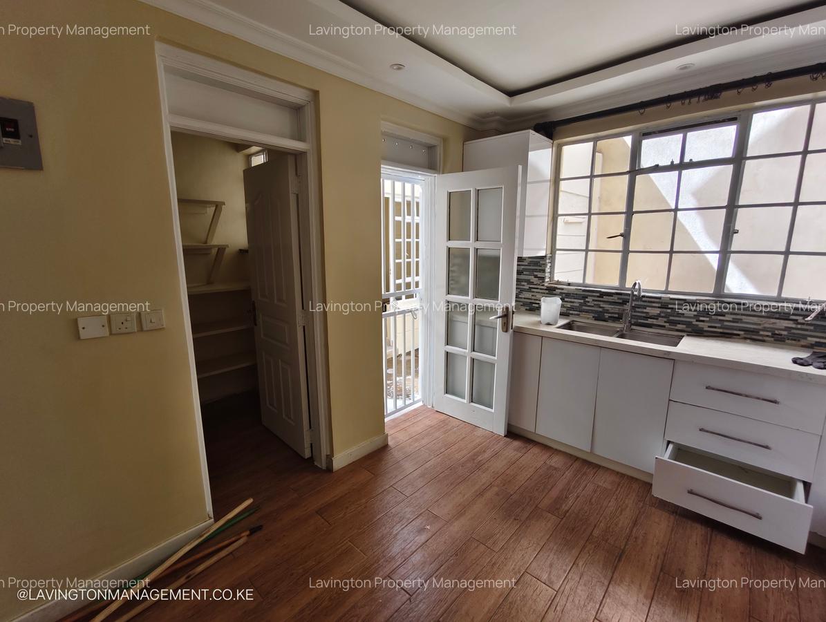 5 Bed Townhouse with En Suite at Lavington - 6