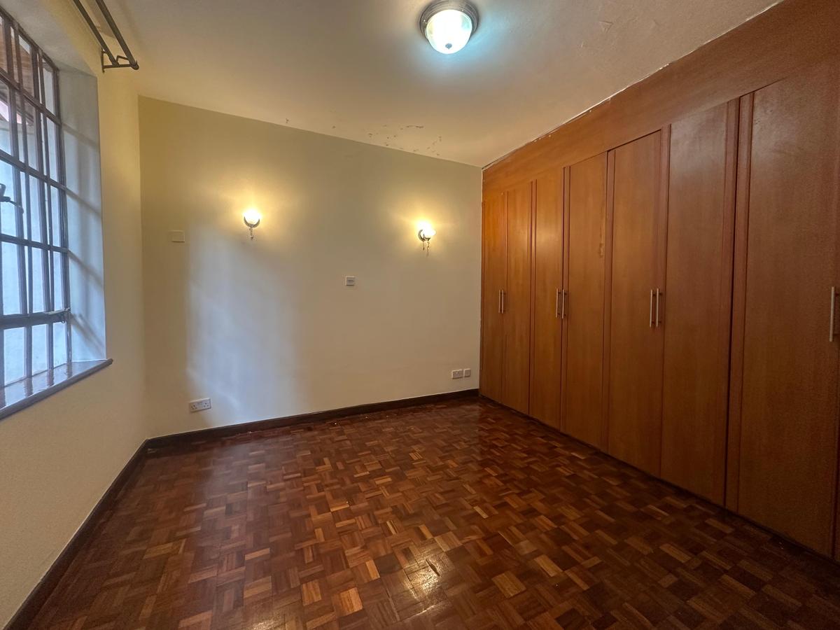 5 Bed Villa with En Suite at Lavington - 15
