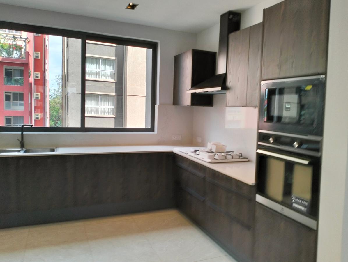 5 Bed Apartment with En Suite in Spring Valley - 13