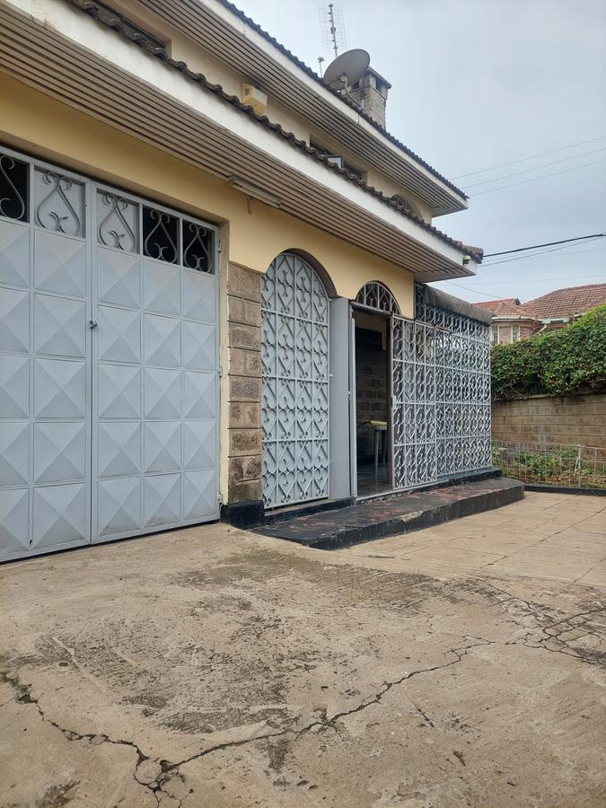 5 Bed House with En Suite in Donholm - 5