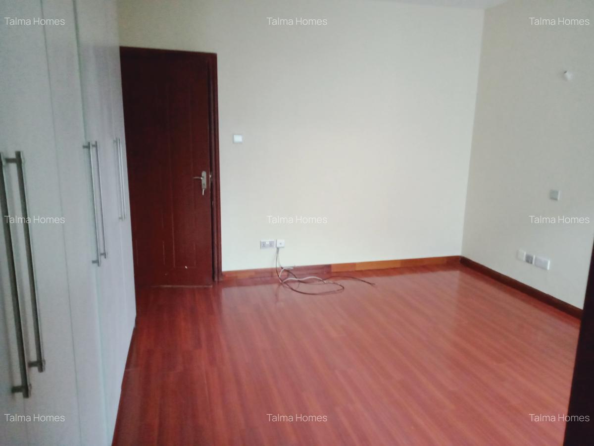 3 Bed Apartment with En Suite at Valley Arcade Area - 16