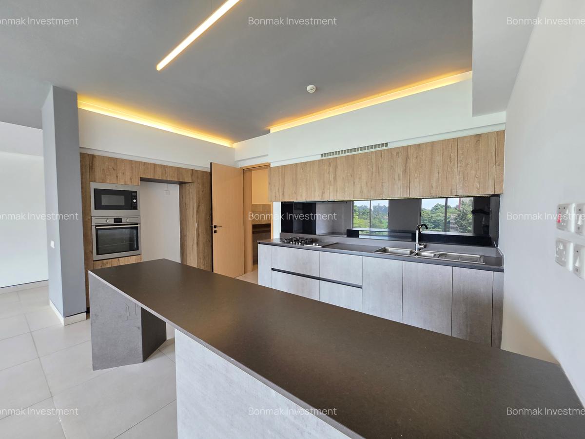3 Bed Apartment with En Suite at Apartments - 3