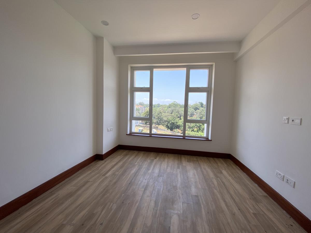 2 Bed Apartment with En Suite in Parklands - 8