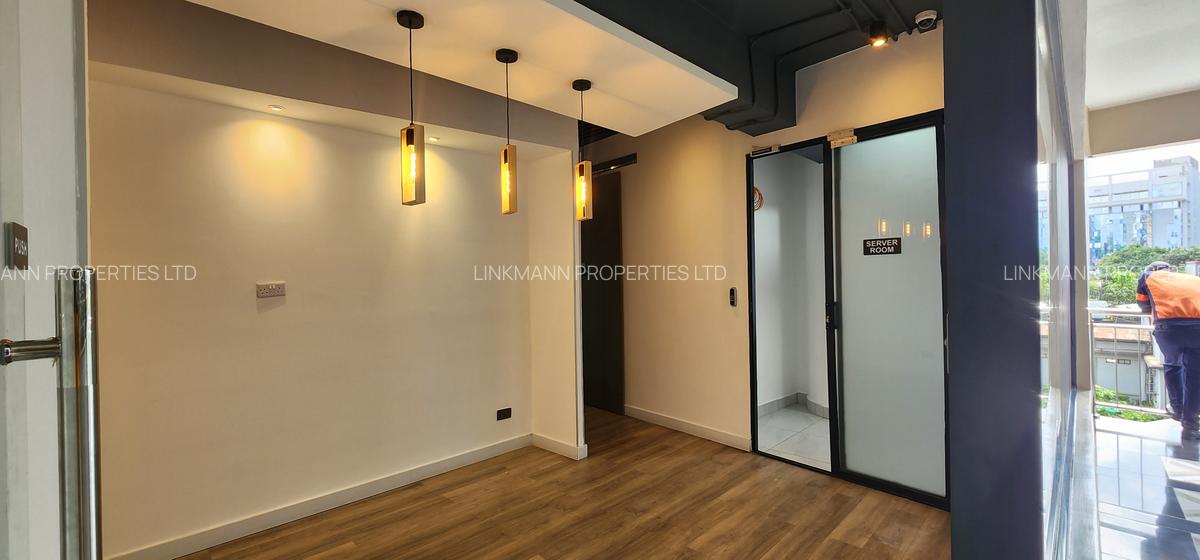 2,030 ft² Office with Service Charge Included in Parklands - 15