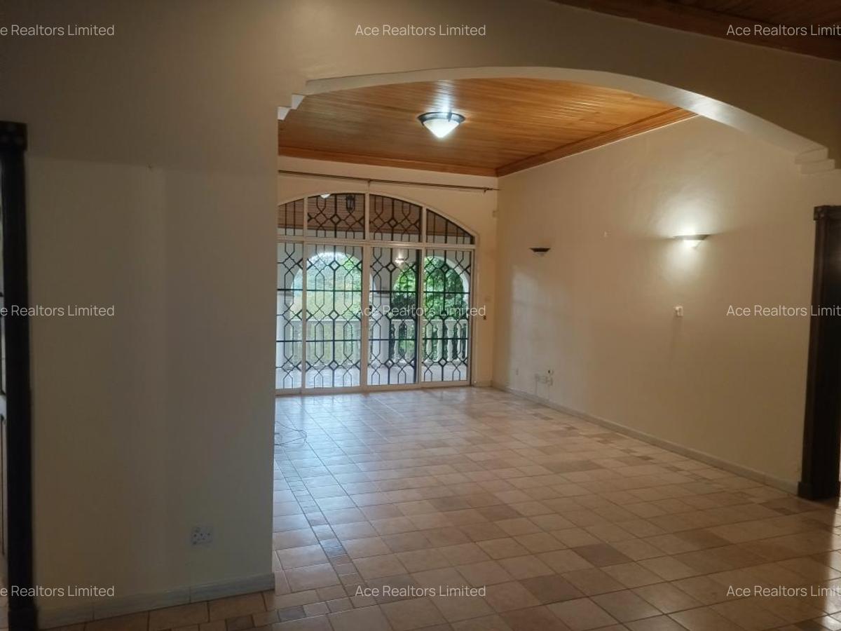 4 Bed House with En Suite at Hillview - 13