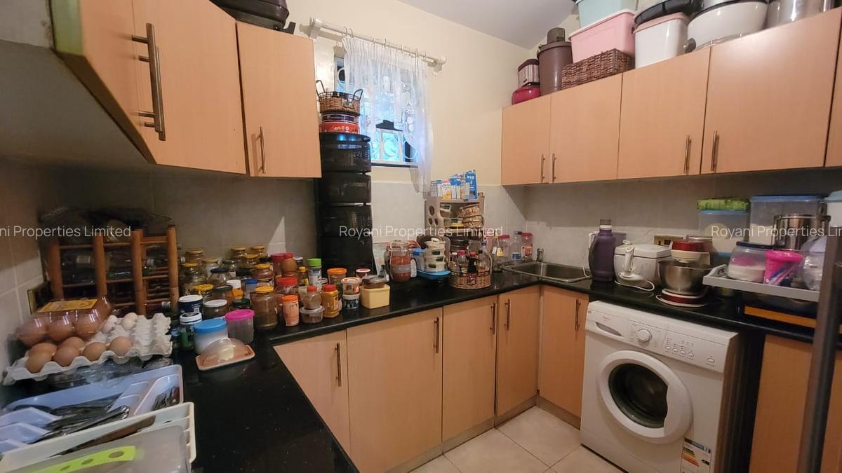 5 Bed House with En Suite in Lavington - 5