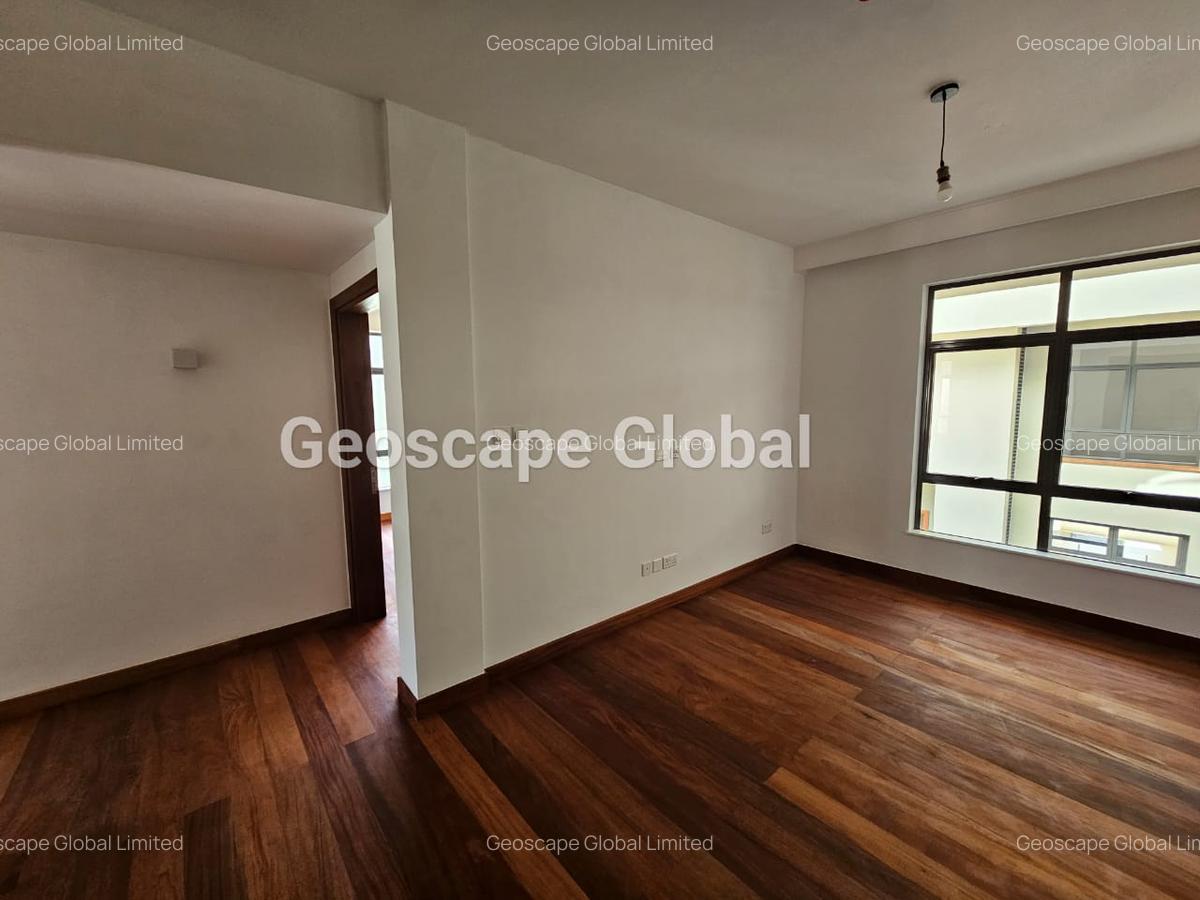 4 Bed Apartment with En Suite in Rosslyn - 3