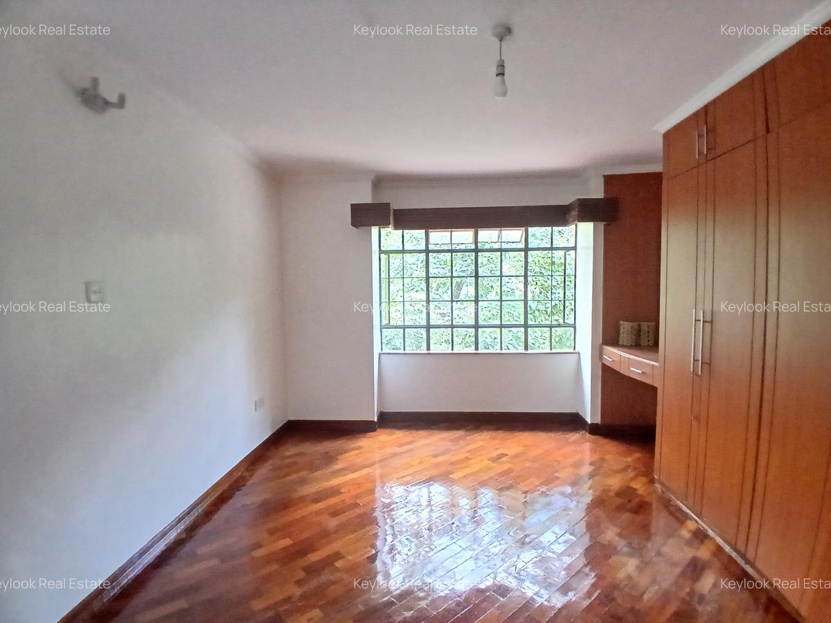 5 Bed Townhouse with En Suite at Lavington - 12