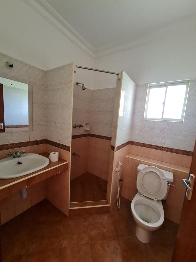 4 Bed House with En Suite in Nyali Area - 12