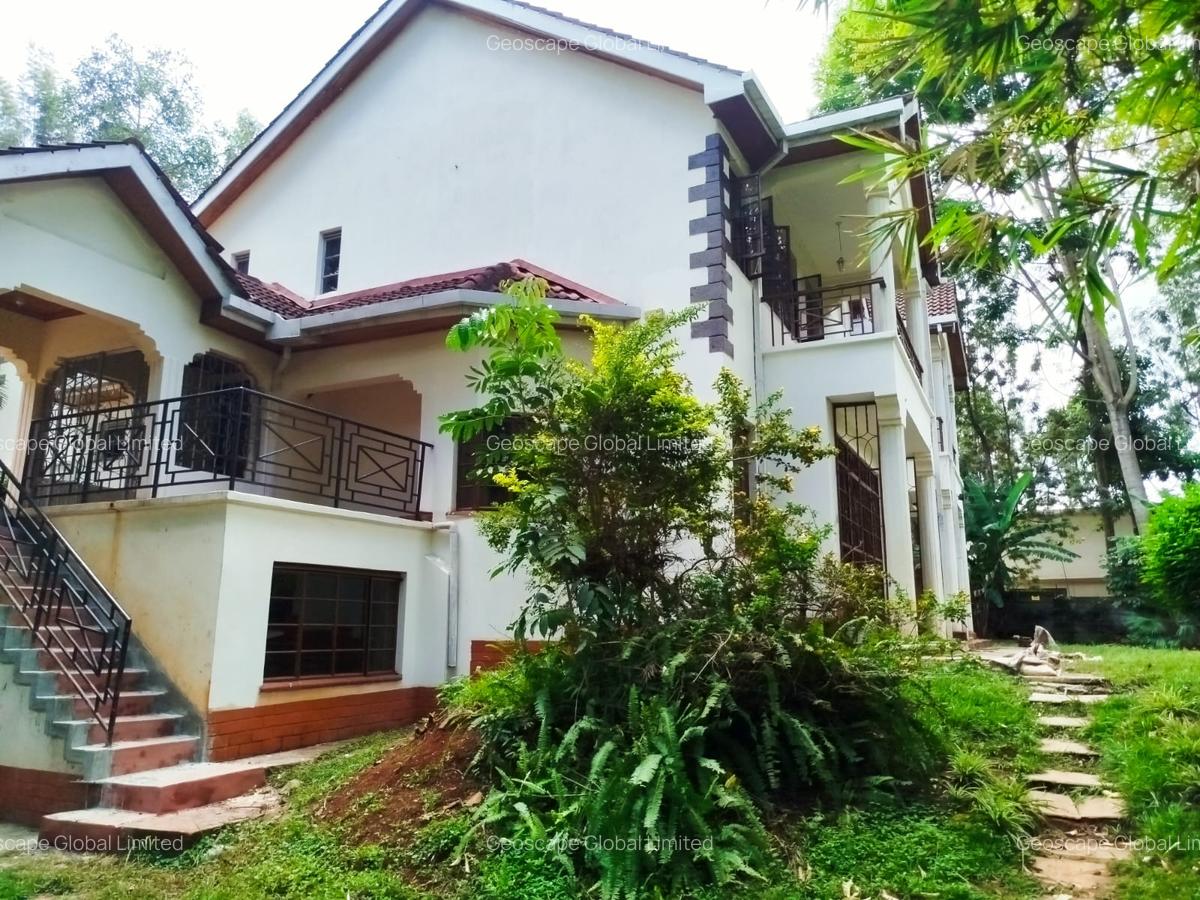 5 Bed House with En Suite in Runda - 14