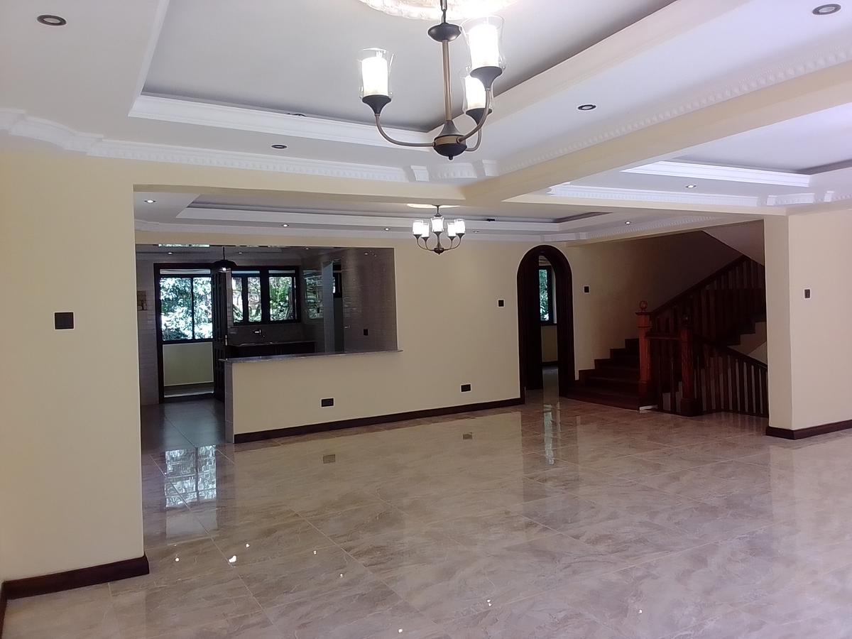 5 Bed Townhouse with En Suite in Lavington - 2