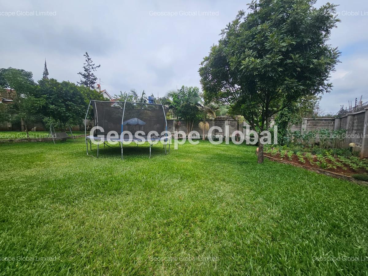 5 Bed House with En Suite in Runda - 1