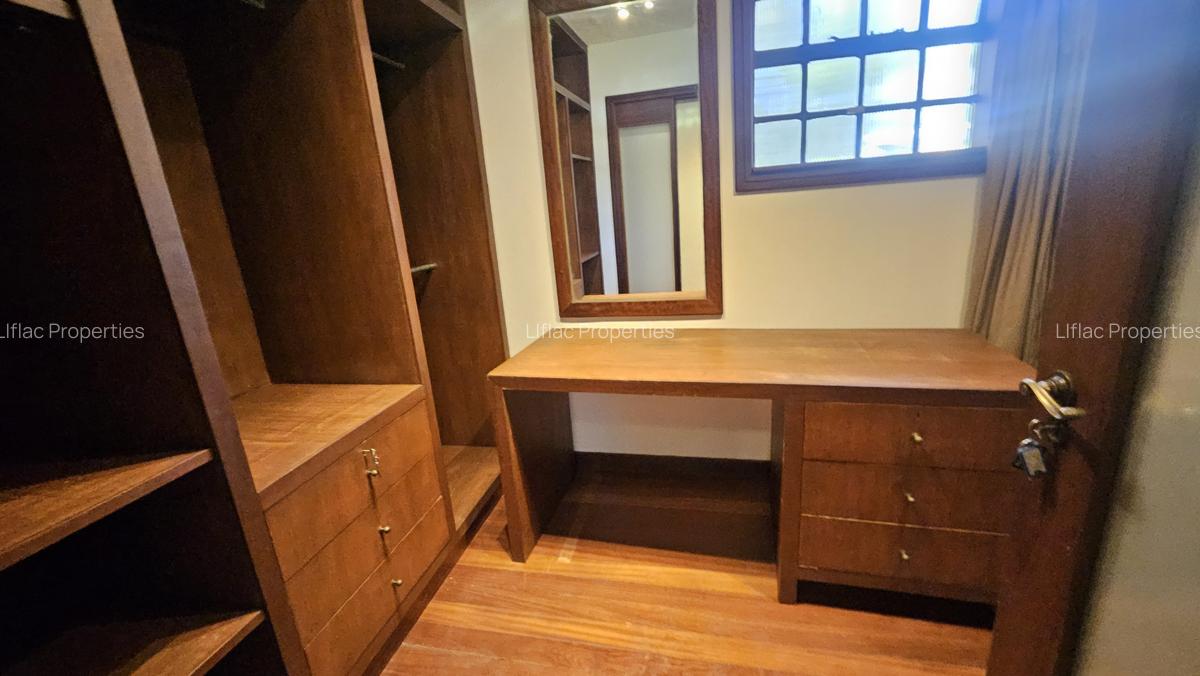 6 Bed House with En Suite in Runda - 16