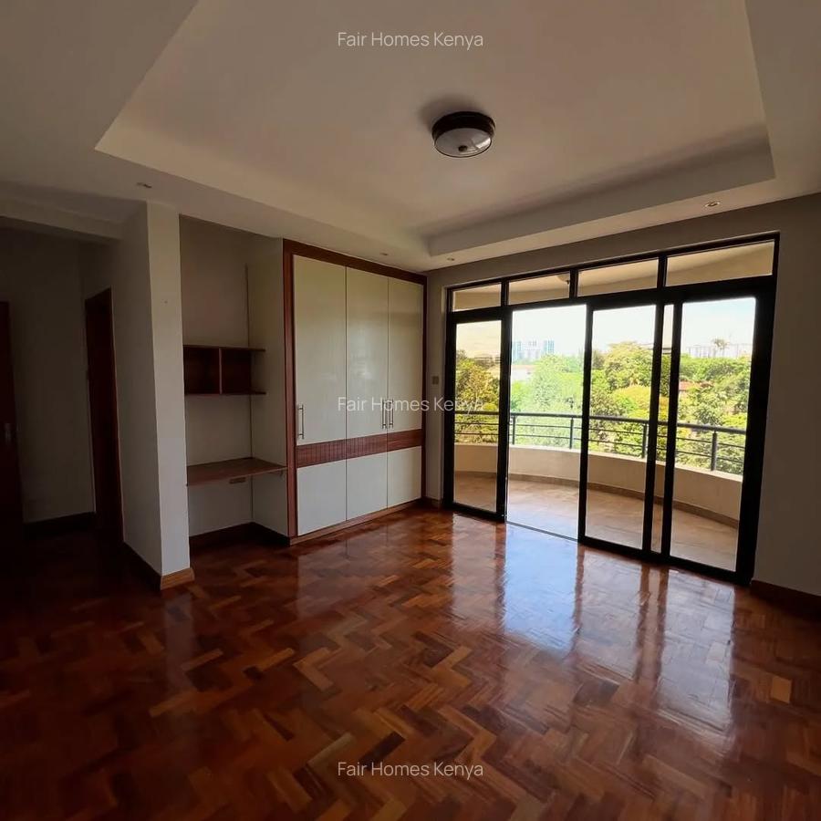 4 Bed Apartment with En Suite at Riverside Drive - 3