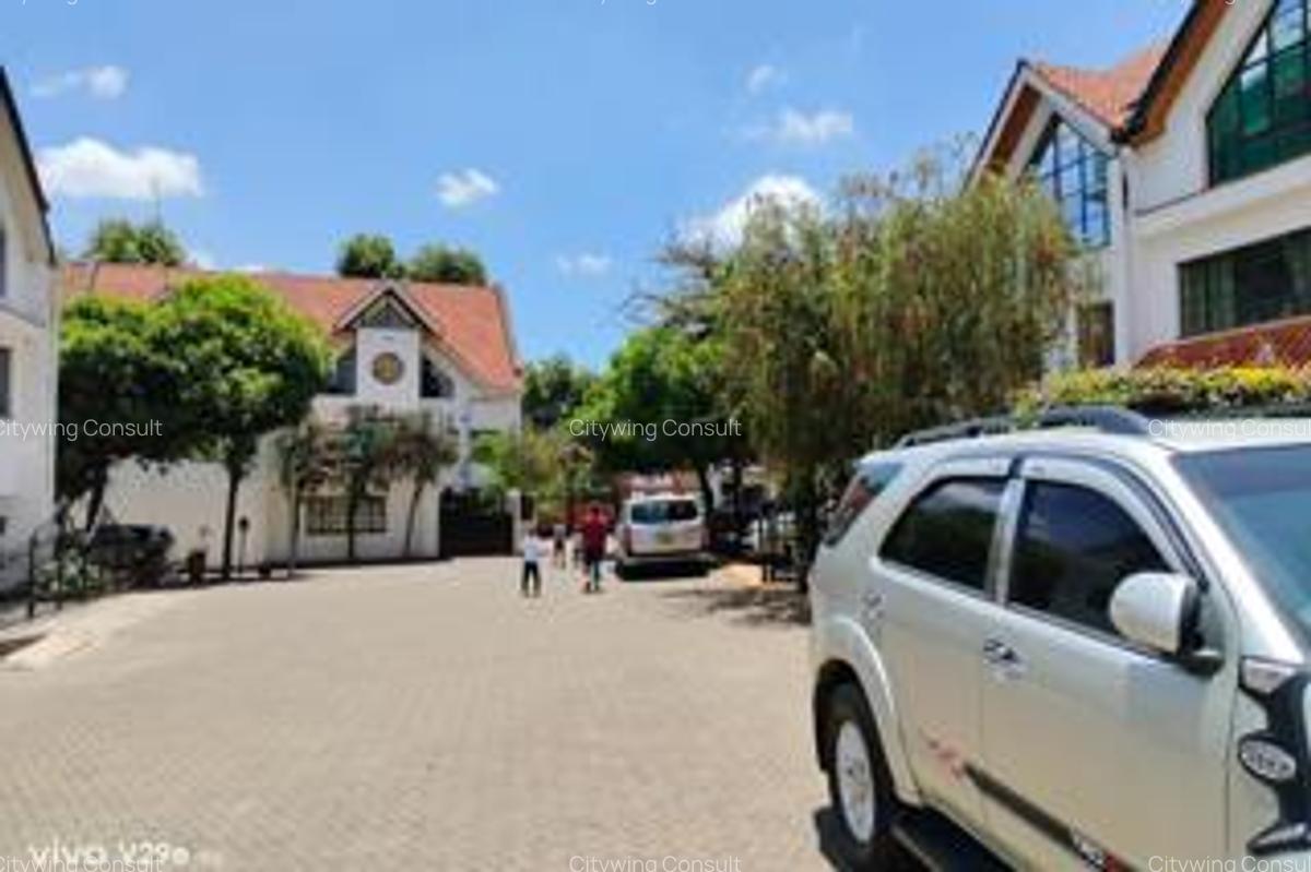 5 Bed Townhouse with En Suite at School Lane - 3