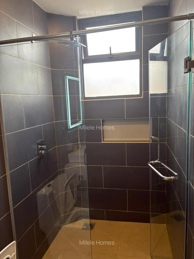 4 Bed Townhouse with En Suite in Banana - 12