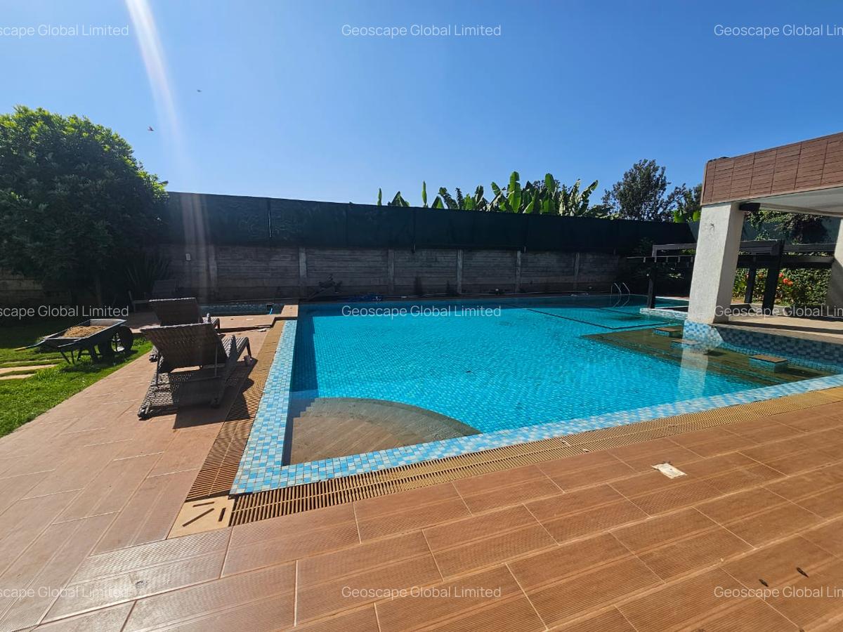 5 Bed House with En Suite in Runda - 2