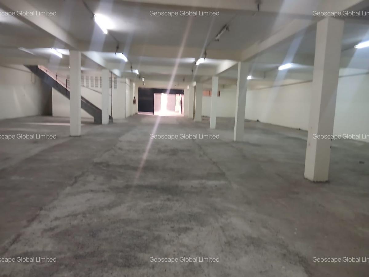 20,000 ft² Warehouse with Parking in Industrial Area - 9