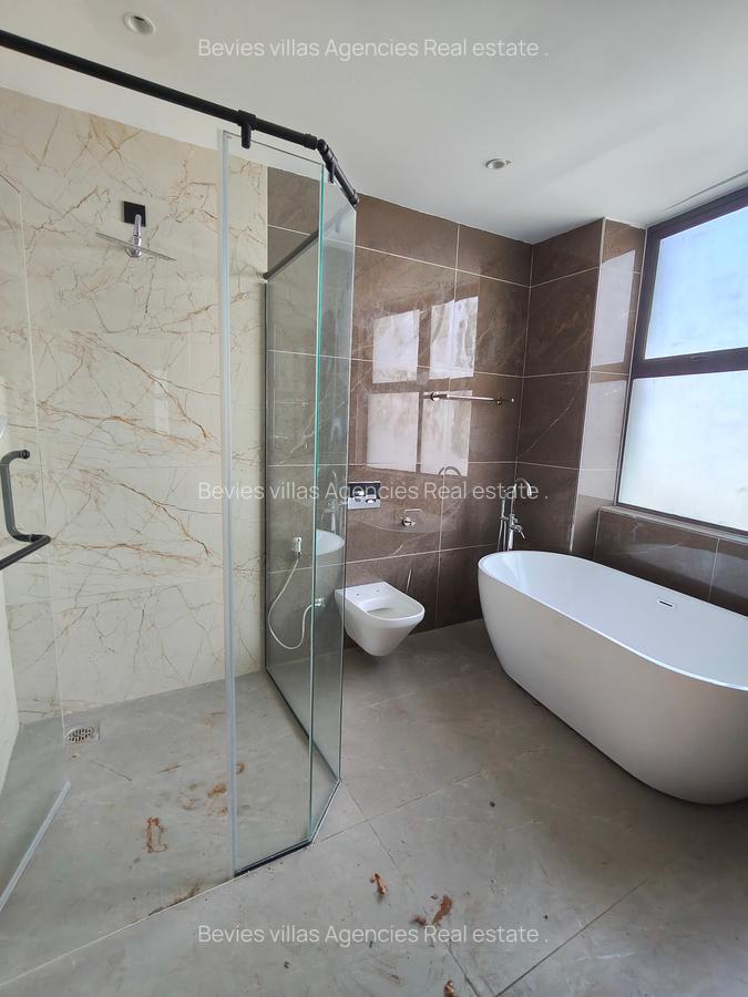 3 Bed Apartment with En Suite at Riverside - 11